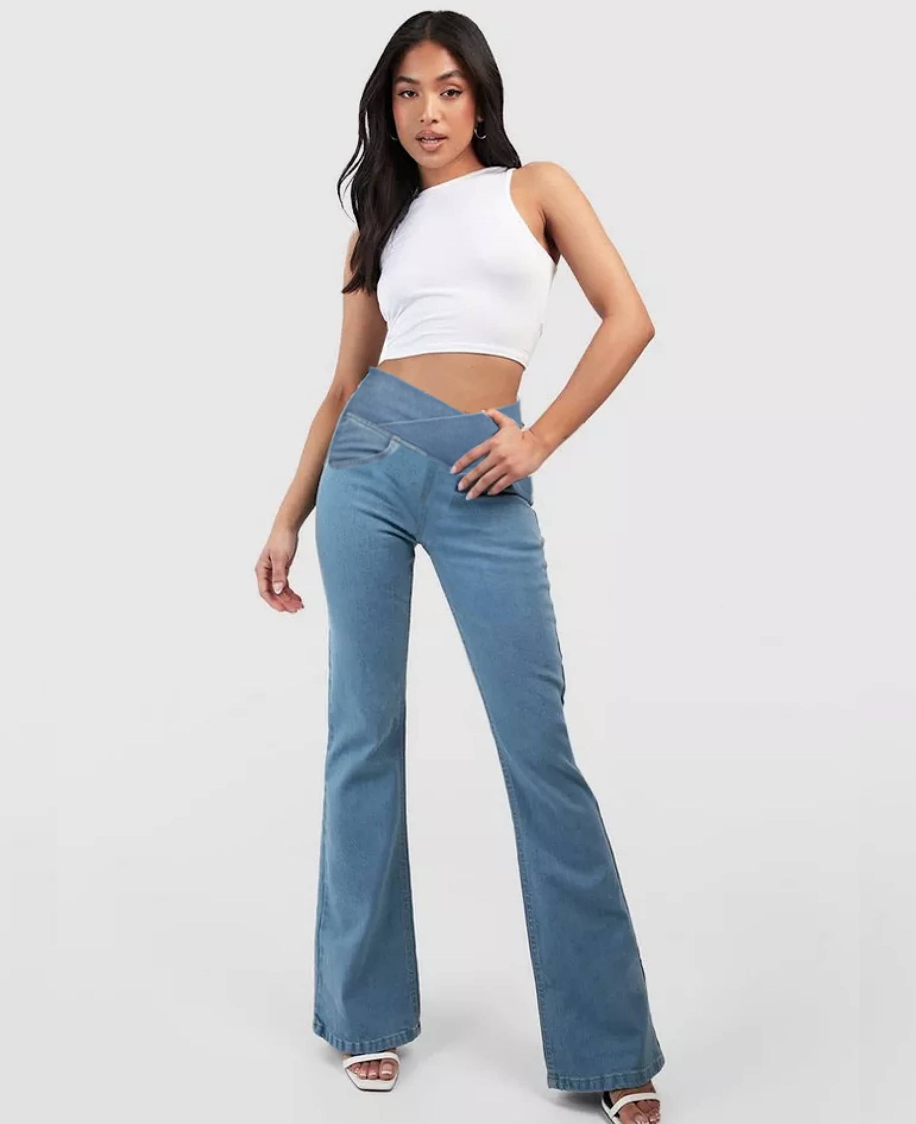 Calça Jeans de Cintura Alta Cruzada